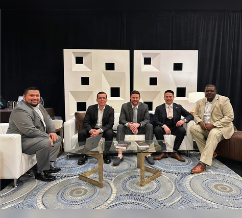 E-On-stage-photo._with_bgc